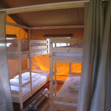 鲱鱼露营地 营地 *